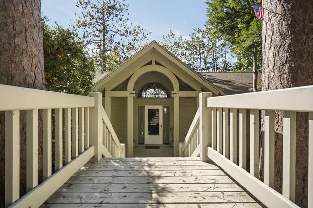 $3,995,000 | 818 Whitfield View, Petoskey, MI 49770