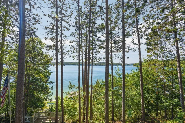 $3,995,000 | 818 Whitfield View, Petoskey, MI 49770