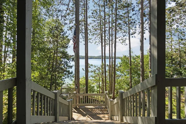$3,995,000 | 818 Whitfield View, Petoskey, MI 49770