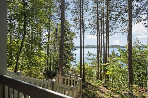 $3,995,000 | 818 Whitfield View, Petoskey, MI 49770