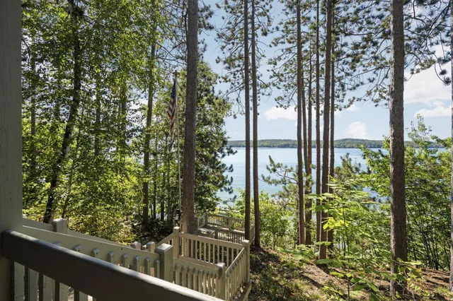 $3,995,000 | 818 Whitfield View, Petoskey, MI 49770