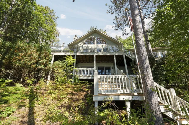 $3,995,000 | 818 Whitfield View, Petoskey, MI 49770