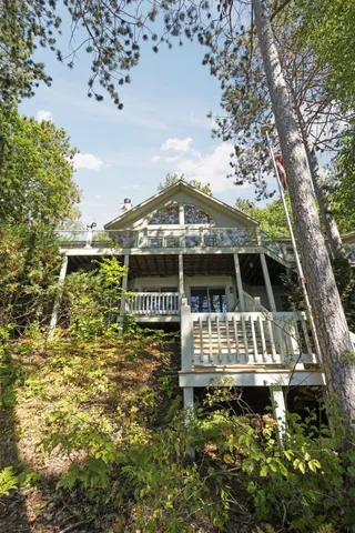 $3,995,000 | 818 Whitfield View, Petoskey, MI 49770