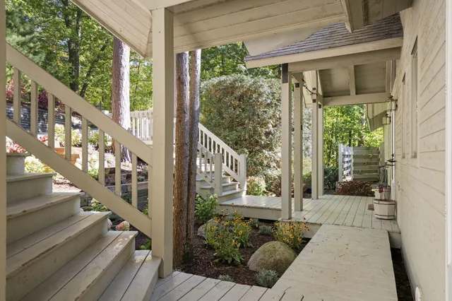 $3,995,000 | 818 Whitfield View, Petoskey, MI 49770