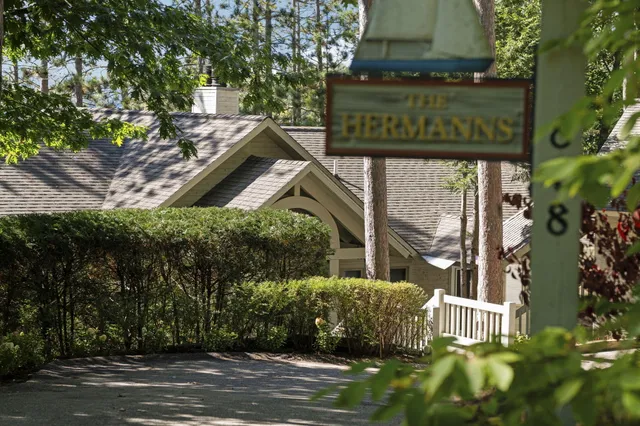 $3,995,000 | 818 Whitfield View, Petoskey, MI 49770