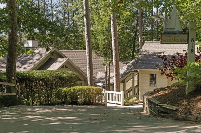 $3,995,000 | 818 Whitfield View, Petoskey, MI 49770