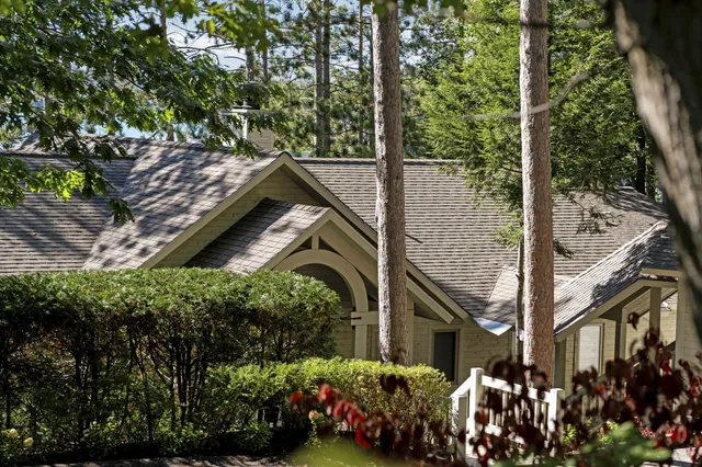 $3,995,000 | 818 Whitfield View, Petoskey, MI 49770