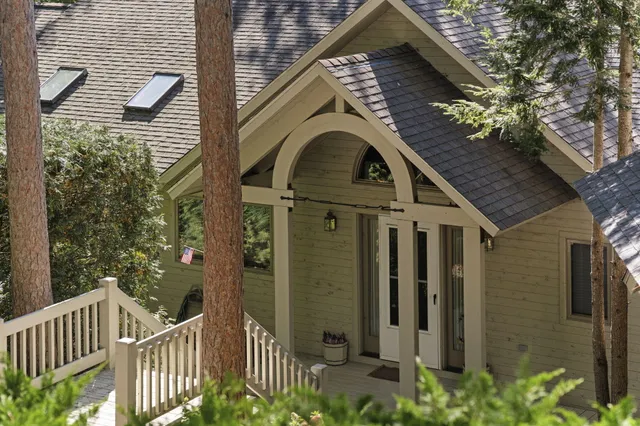 $3,995,000 | 818 Whitfield View, Petoskey, MI 49770