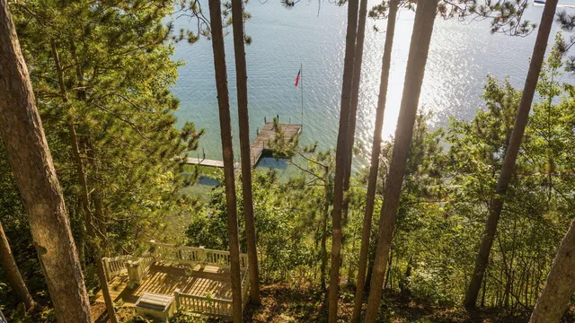 $3,995,000 | 818 Whitfield View, Petoskey, MI 49770