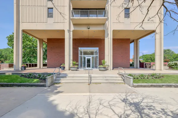 $95,000 | 2901 South Michigan Avenue, Unit 403, Chicago, IL 60616