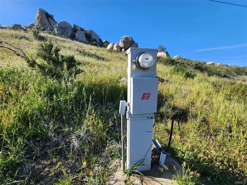 a view of a pathway of a building