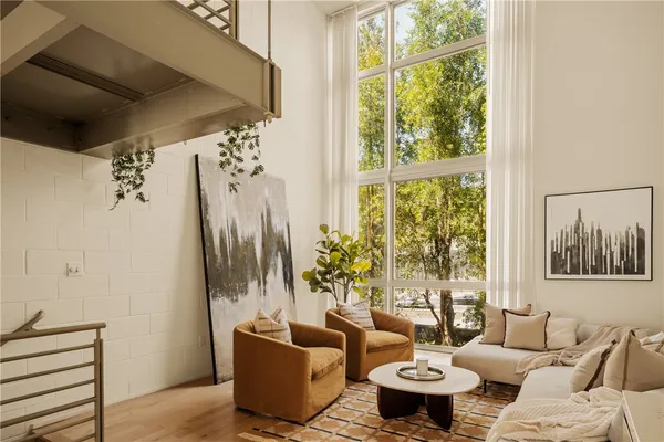 $999,000 | 3450 Cahuenga Boulevard West, Unit 907, Los Angeles, CA 90068
