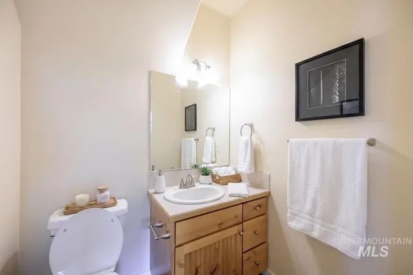 $695,000 | 427 South Silver Bow Avenue, Eagle, ID 83616