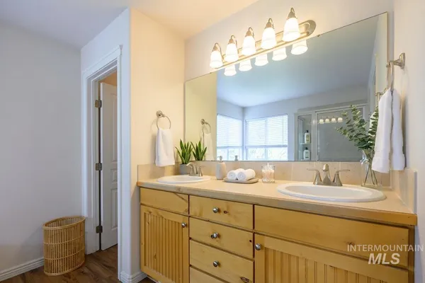 $695,000 | 427 South Silver Bow Avenue, Eagle, ID 83616