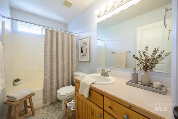 $695,000 | 427 South Silver Bow Avenue, Eagle, ID 83616