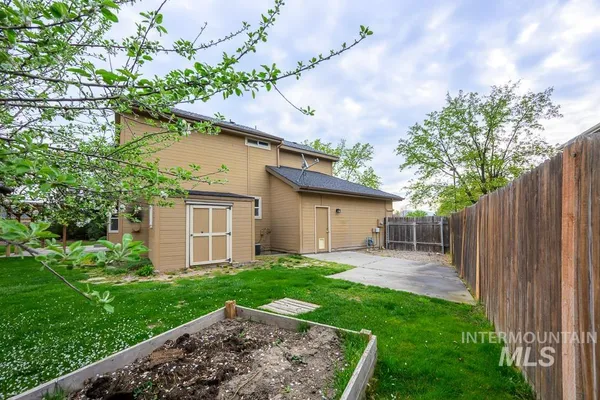 $695,000 | 427 South Silver Bow Avenue, Eagle, ID 83616