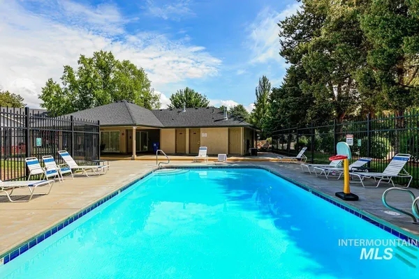 $695,000 | 427 South Silver Bow Avenue, Eagle, ID 83616