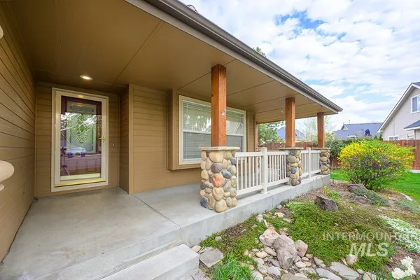 $695,000 | 427 South Silver Bow Avenue, Eagle, ID 83616