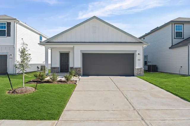 a front view of house with yard