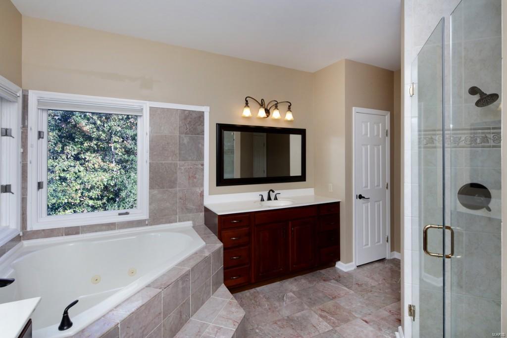 17 Chesterfield Lakes Road Chesterfield, MO 63005 - Photo 24 of 47 Gallery Image 24