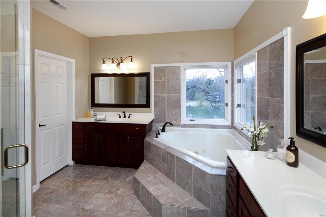 17 Chesterfield Lakes Road Chesterfield, MO 63005 - Photo 25 of 47 Gallery Image 25