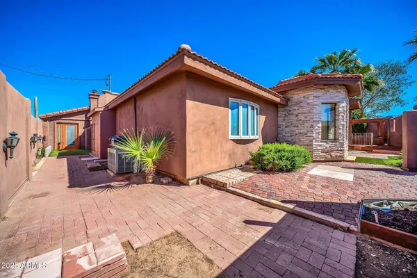 $1,400,000 | 1450 East Royal Palm Road, Phoenix, AZ 85020