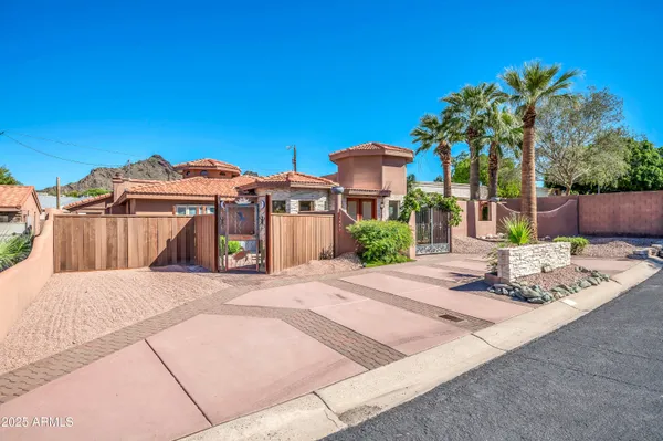 $1,400,000 | 1450 East Royal Palm Road, Phoenix, AZ 85020