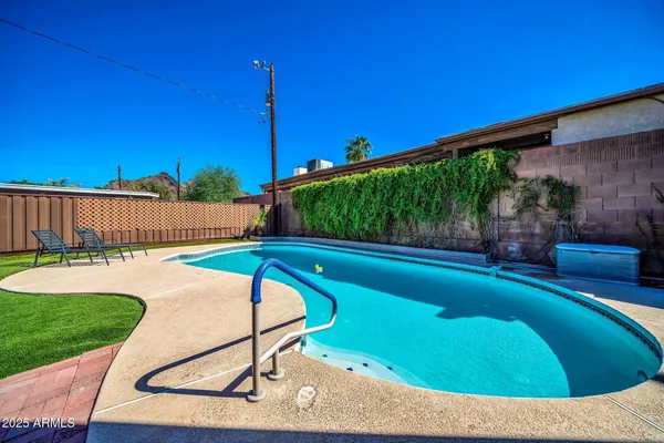 $1,400,000 | 1450 East Royal Palm Road, Phoenix, AZ 85020