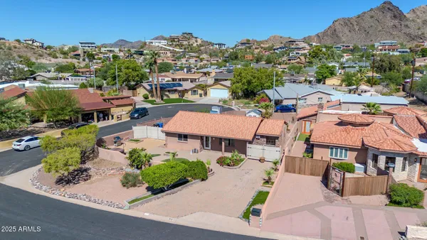 $1,400,000 | 1450 East Royal Palm Road, Phoenix, AZ 85020