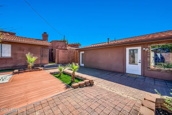 $1,400,000 | 1450 East Royal Palm Road, Phoenix, AZ 85020