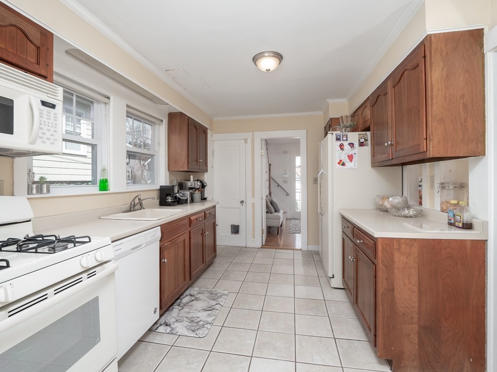 42 Fellsmere Road Malden, MA 02148 - Photo 5 of 39 Gallery Image 5