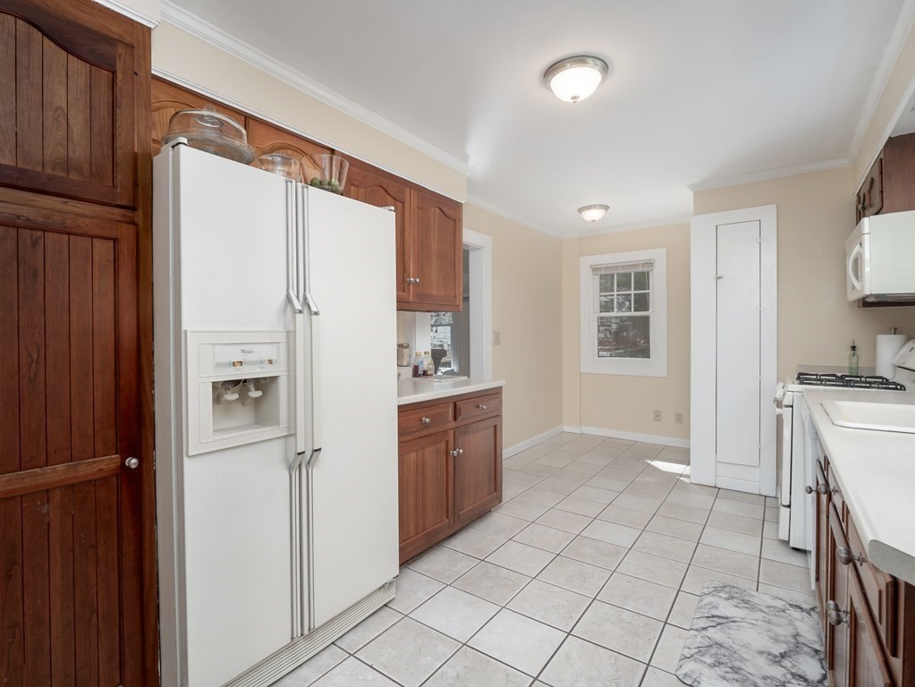 42 Fellsmere Road Malden, MA 02148 - Photo 6 of 39 Gallery Image 6