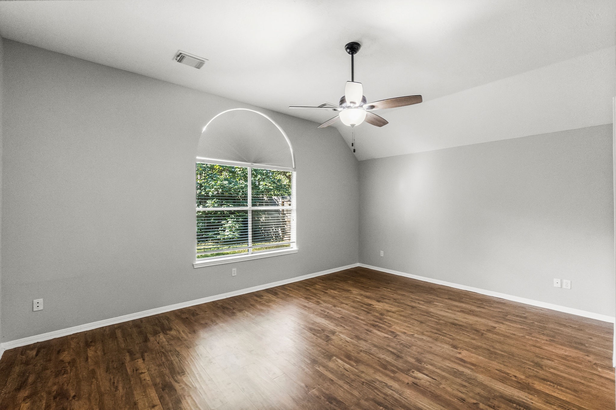 155 North Wimberly Way Conroe, TX 77385 - Photo 23 of 43 Primary Bedroom