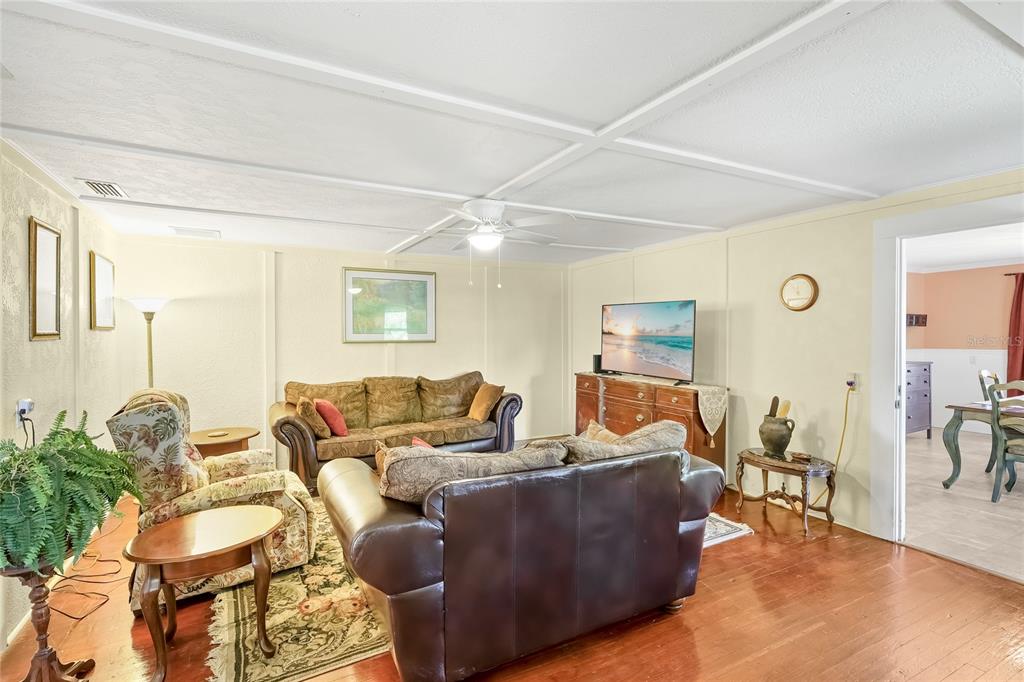 4030 Worcester Road Sarasota, FL 34231 - Photo 9 of 35 Gallery Image 9