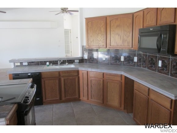 5000 El Ranchero Road Fort Mohave, AZ 86426 - Photo 5 of 32 Kitchen