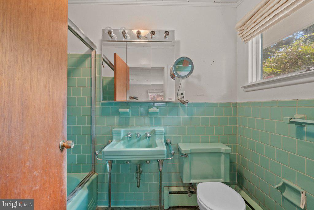 8812 Wolverton Road Baltimore, MD 21234 - Photo 20 of 26 Primary bathroom
