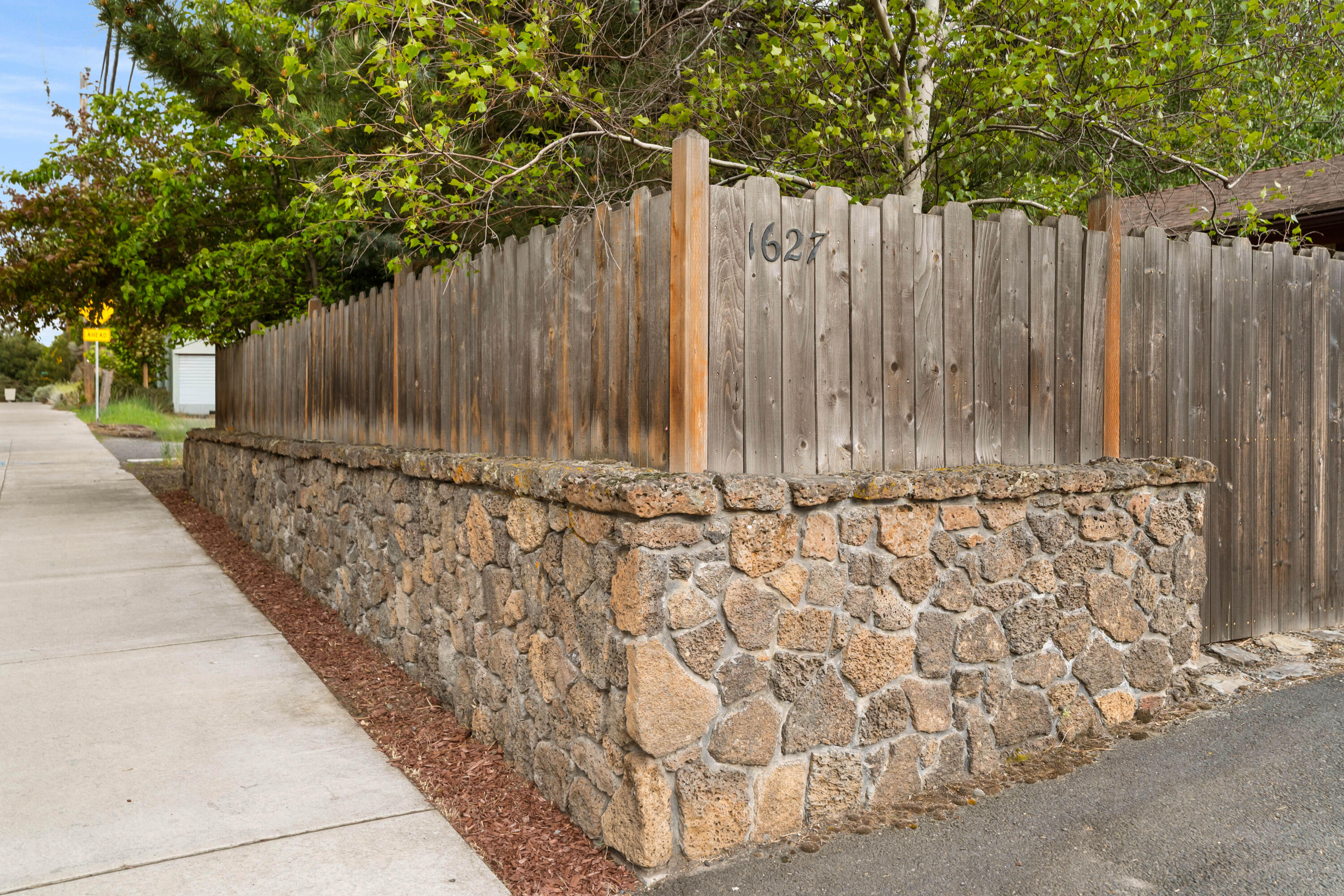 1627 Northeast Bear Creek Road Bend, OR 97702 - Photo 42 of 46 .