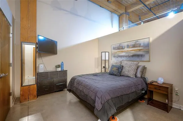 $200,000 | 712 Broadway Boulevard, Unit 304, Kansas City, MO 64105