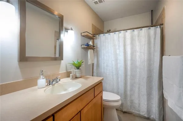 $200,000 | 712 Broadway Boulevard, Unit 304, Kansas City, MO 64105