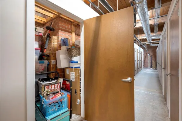 $200,000 | 712 Broadway Boulevard, Unit 304, Kansas City, MO 64105