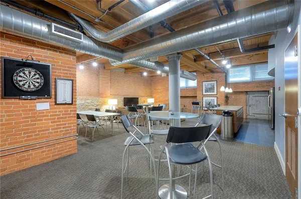 $200,000 | 712 Broadway Boulevard, Unit 304, Kansas City, MO 64105