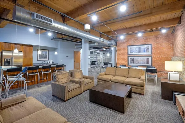 $200,000 | 712 Broadway Boulevard, Unit 304, Kansas City, MO 64105