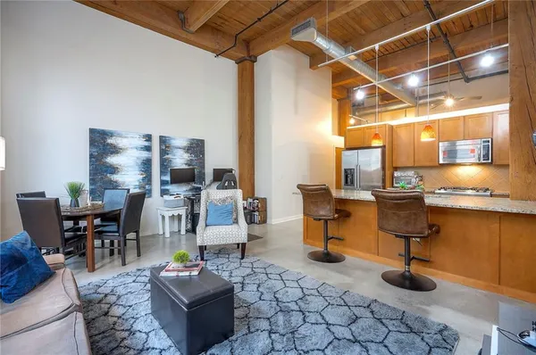 $200,000 | 712 Broadway Boulevard, Unit 304, Kansas City, MO 64105