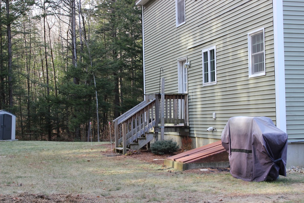 293 Bacon Road Henniker, NH 03242 - Photo 10 of 27