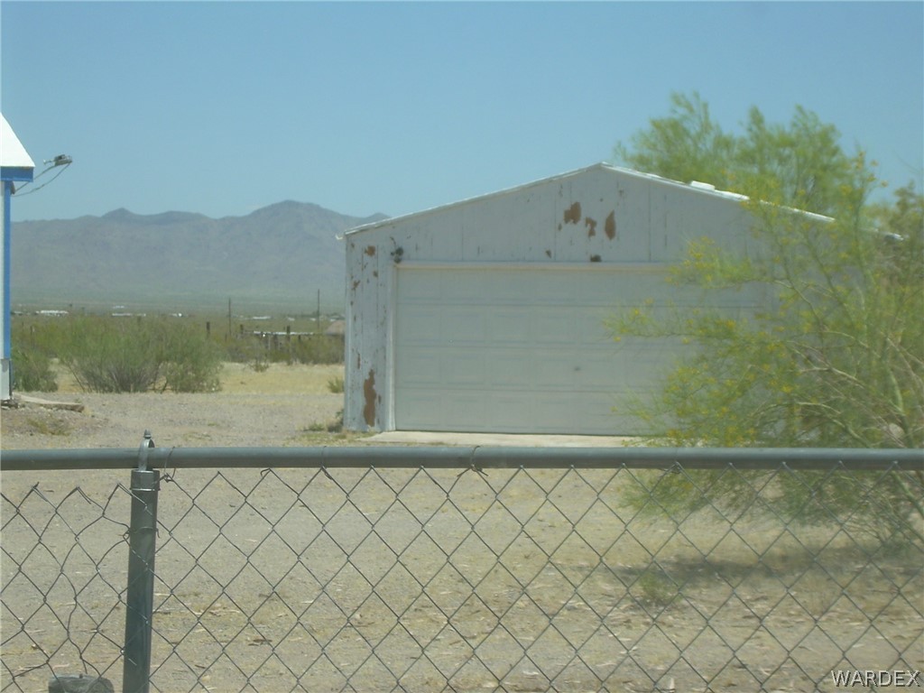 3644 Eloy Road Golden Valley, AZ 86413 - Photo 2 of 35 a view of a bathroom