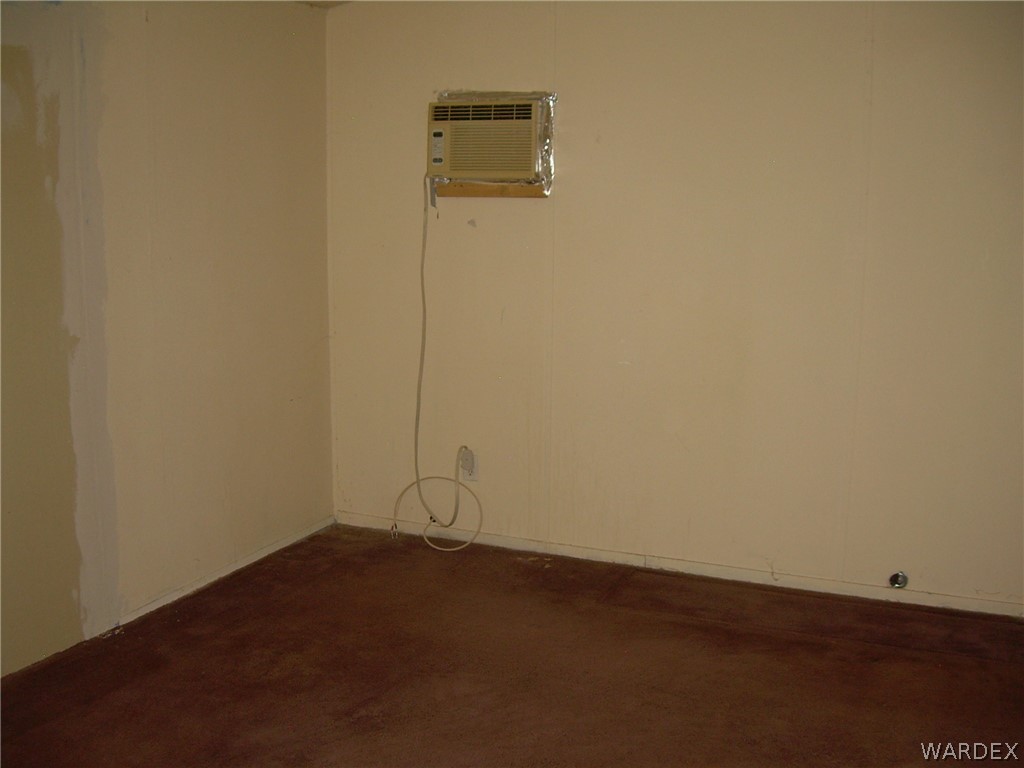 3644 Eloy Road Golden Valley, AZ 86413 - Photo 28 of 35 an empty room with a bench