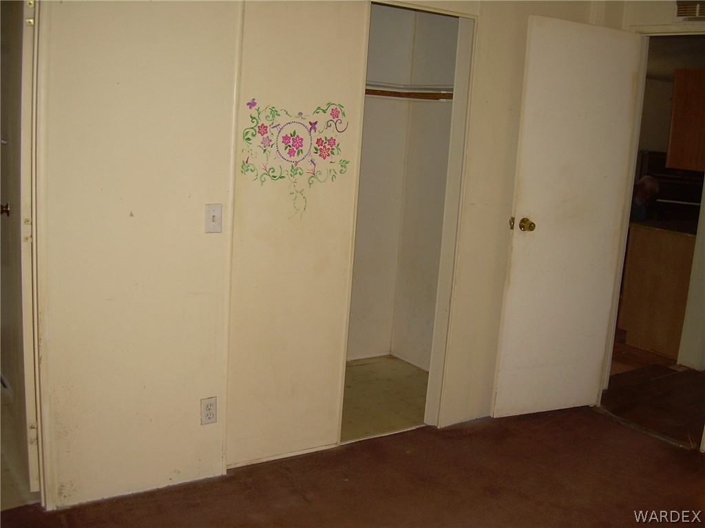 3644 Eloy Road Golden Valley, AZ 86413 - Photo 29 of 35 a view of hallway with hallway