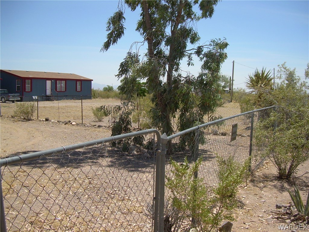 3644 Eloy Road Golden Valley, AZ 86413 - Photo 5 of 35 a view of a house with a yard
