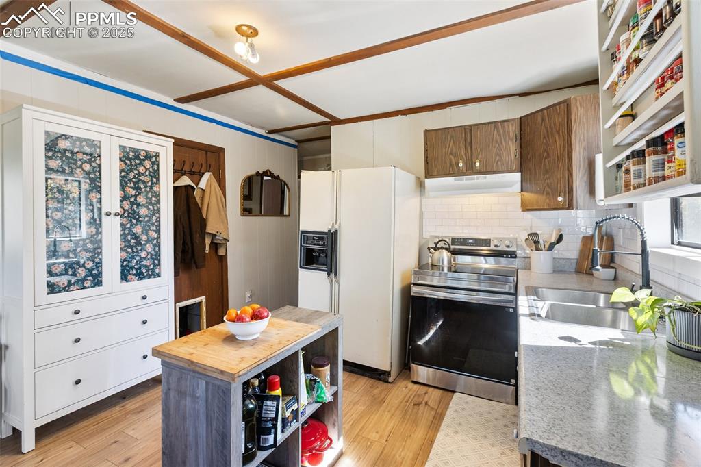 679 Calcite Drive Divide, CO 80814 - Photo 13 of 35 a kitchen that has a cabinets and a stove