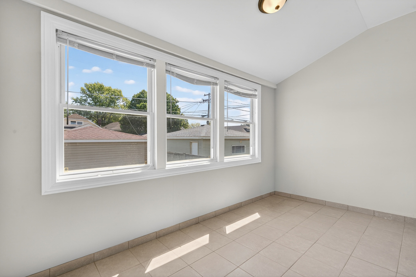 3741 Clinton Avenue Berwyn, IL 60402 - Photo 10 of 34